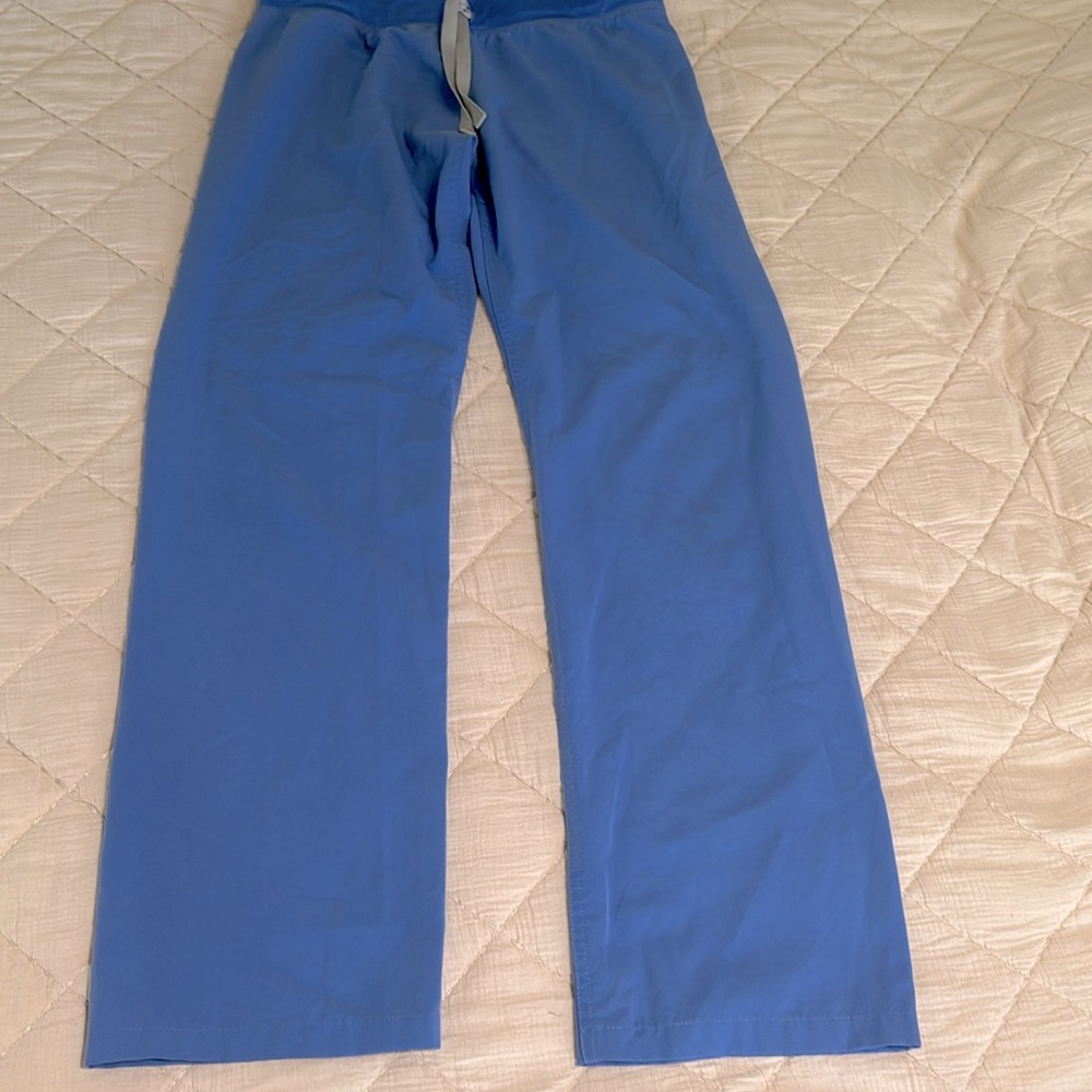 Women’s figs scrubs